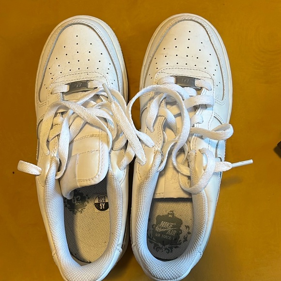 Nike Air Force - Picture 1 of 4